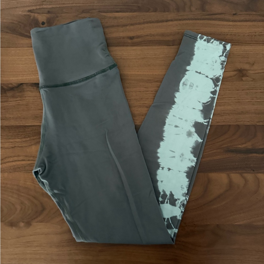 Electric & Rose Gray and White Tie-Dye Leggings